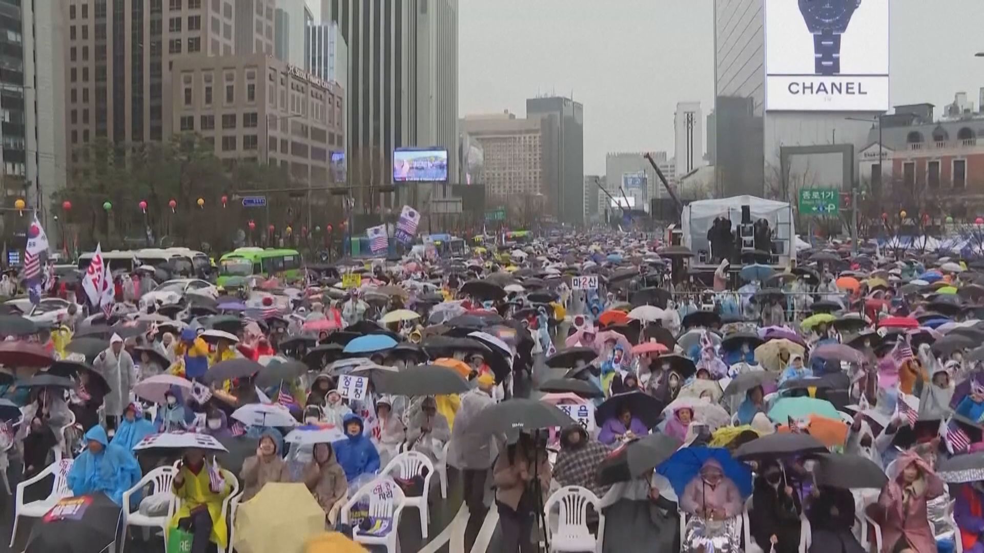 南韓彈劾尹錫悅後其支持者繼續上街抗議裁決