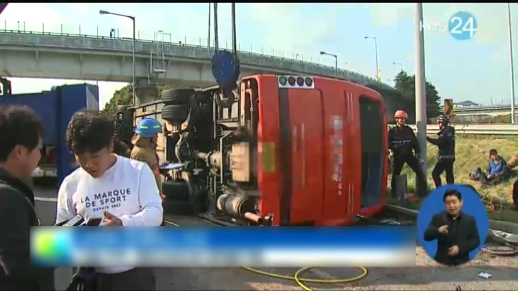 南韓旅遊巴翻側4死40多人傷