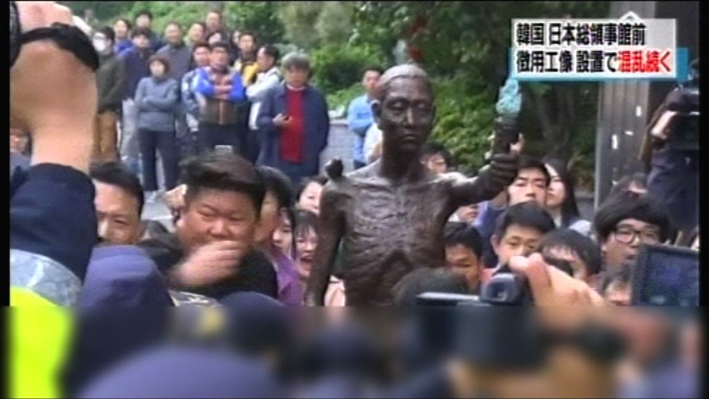 南韓警察阻民眾豎立勞工像