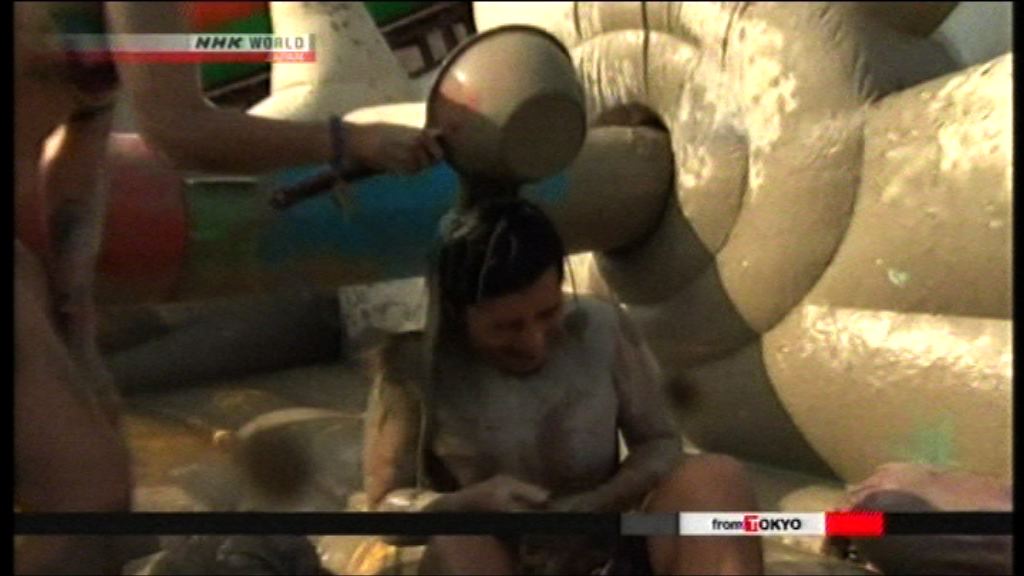 南韓保寧泥漿節吸引五百萬人入場