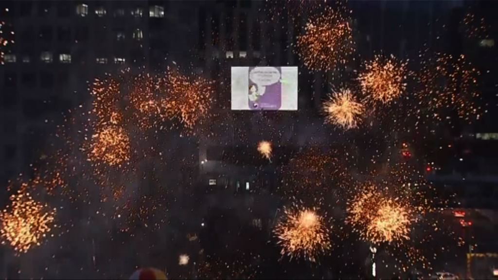 反朴民眾連續第二晚慶祝朴槿惠下台