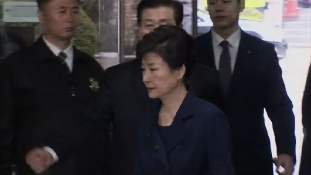 法院審理是否發逮捕令　朴槿惠出庭