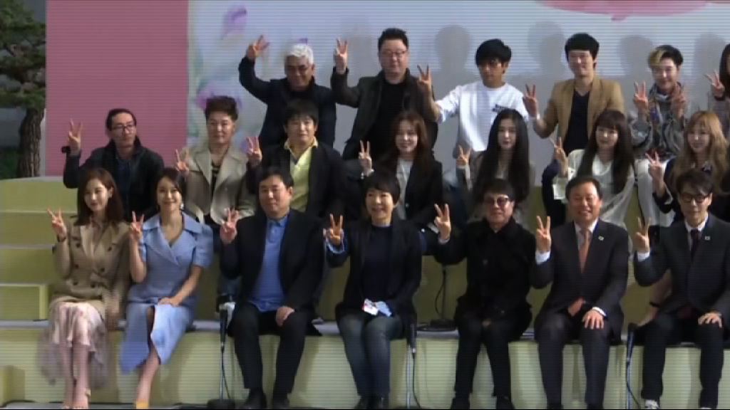 南韓藝術團啟程赴平壤演出