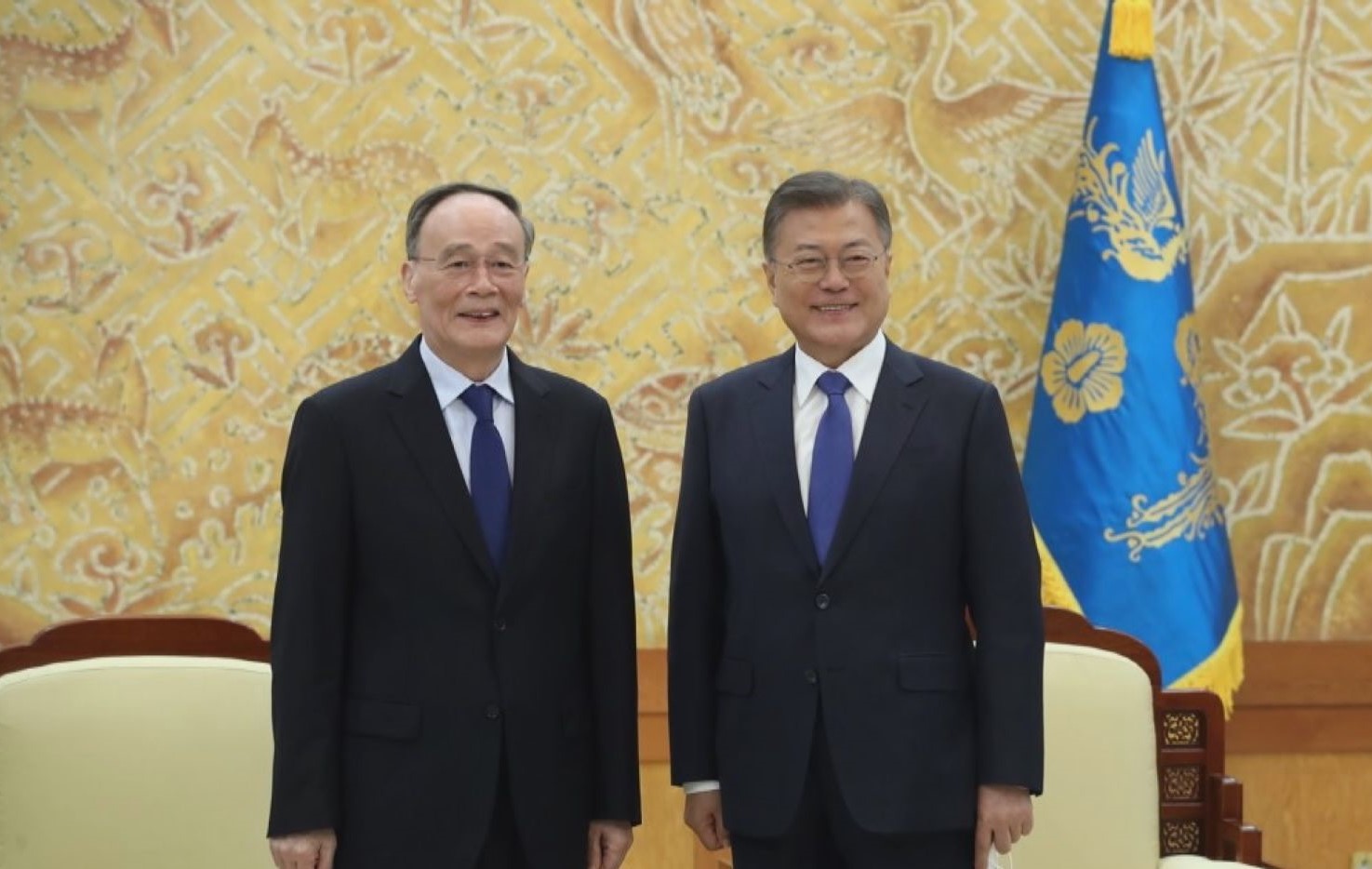 文在寅在青瓦台接見王岐山