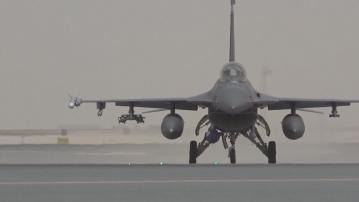 美軍F-16戰機黃海墜機機師緊急逃生