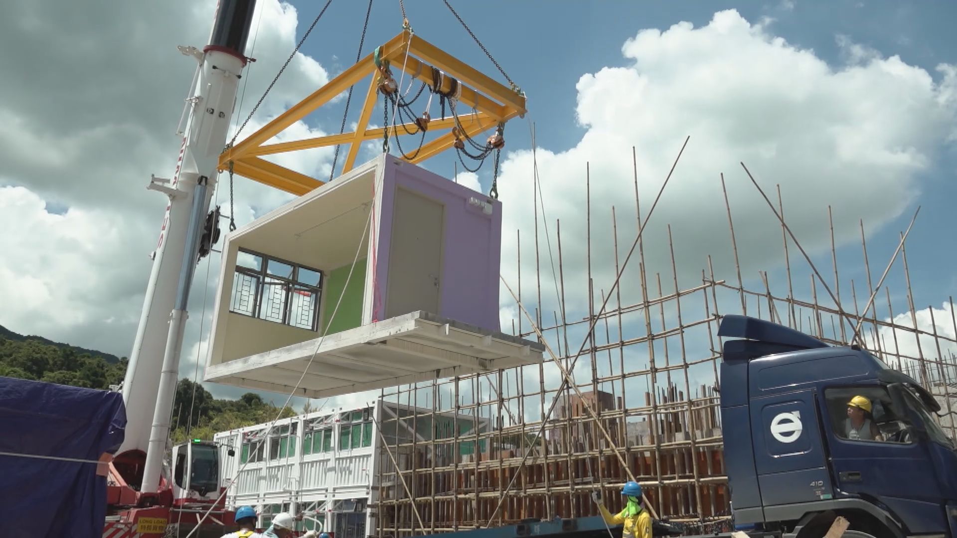 新世界聯同香港電訊等企業 推出首個過渡性房屋「智慧社區」