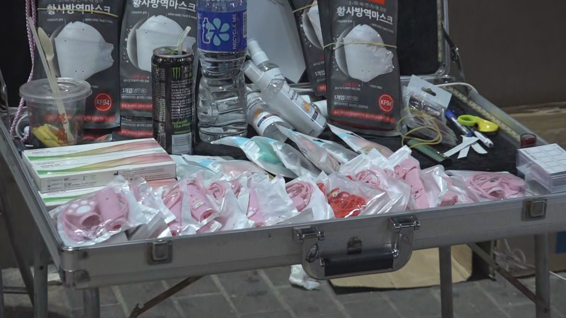 兩名男子涉售電子煙及煙彈　違另類吸煙產品法例被捕