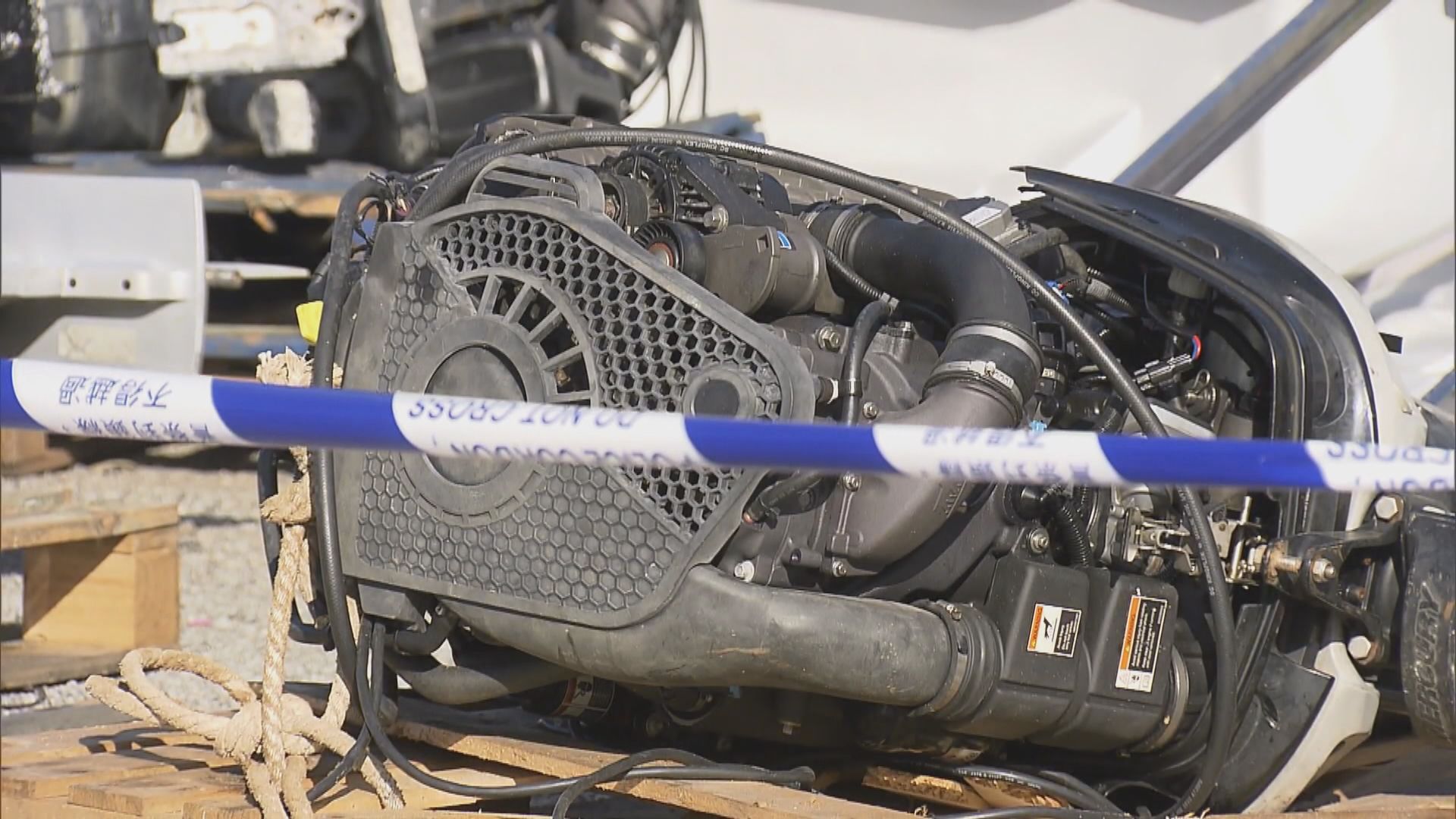 警方東涌露天停車場搜獲7艘快艇疑作走私用途拘一人