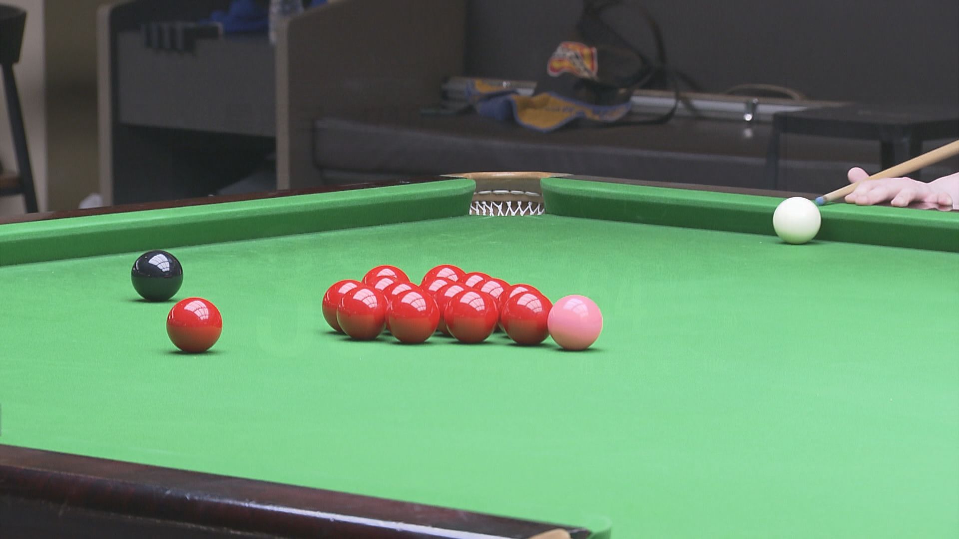 政府擬修訂放寬穿校服、小學生入桌球室 明年第一季生效