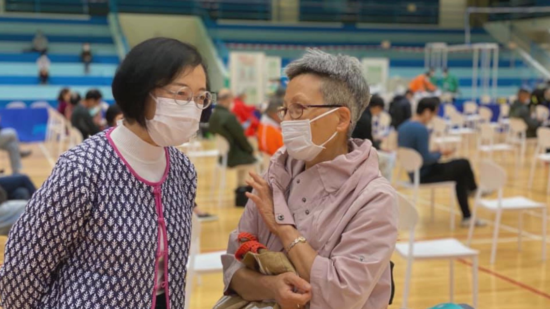 陳肇始視察九龍灣社區疫苗接種中心