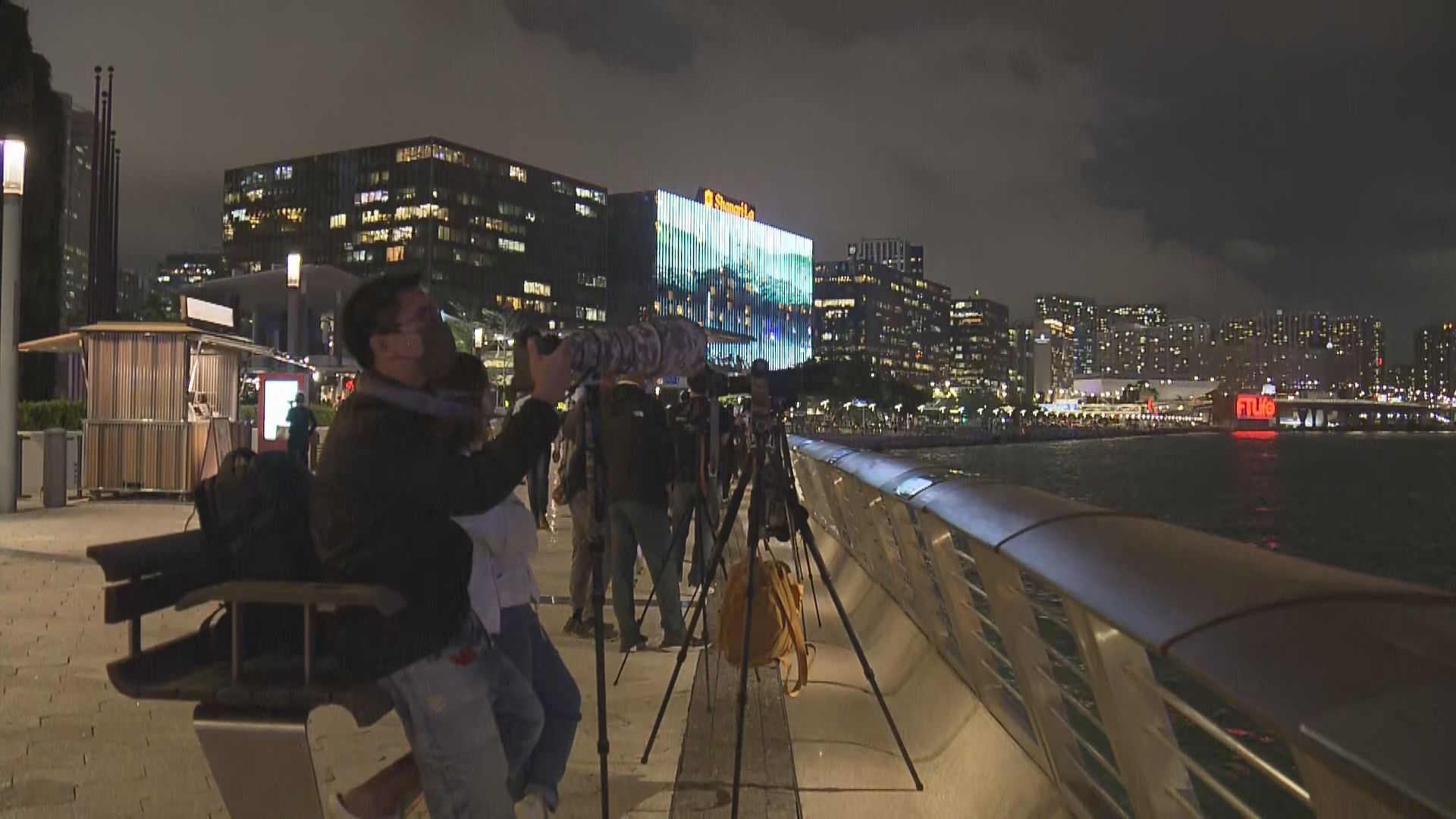 月全食及「月掩天王星」傍晚起本港上空上演