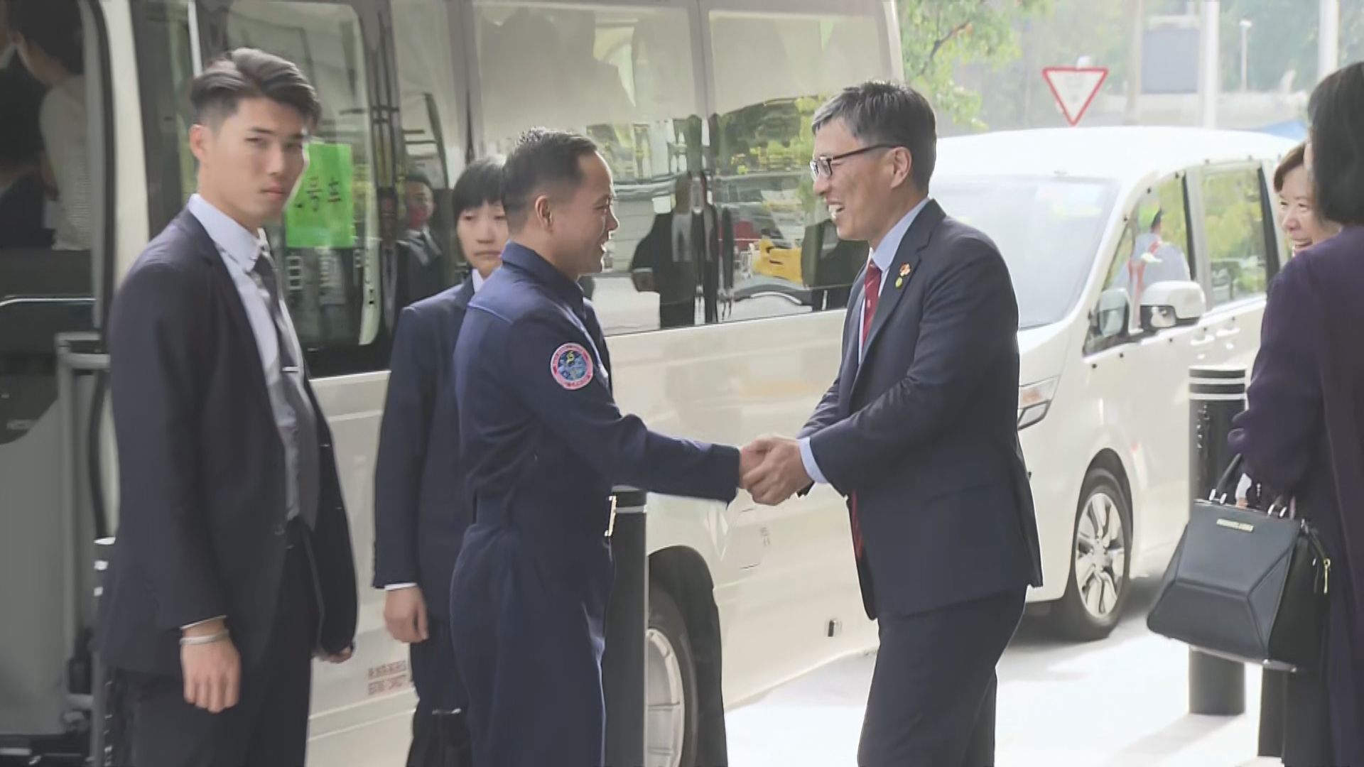 載人航天代表團到訪科大及理大 與師生交流