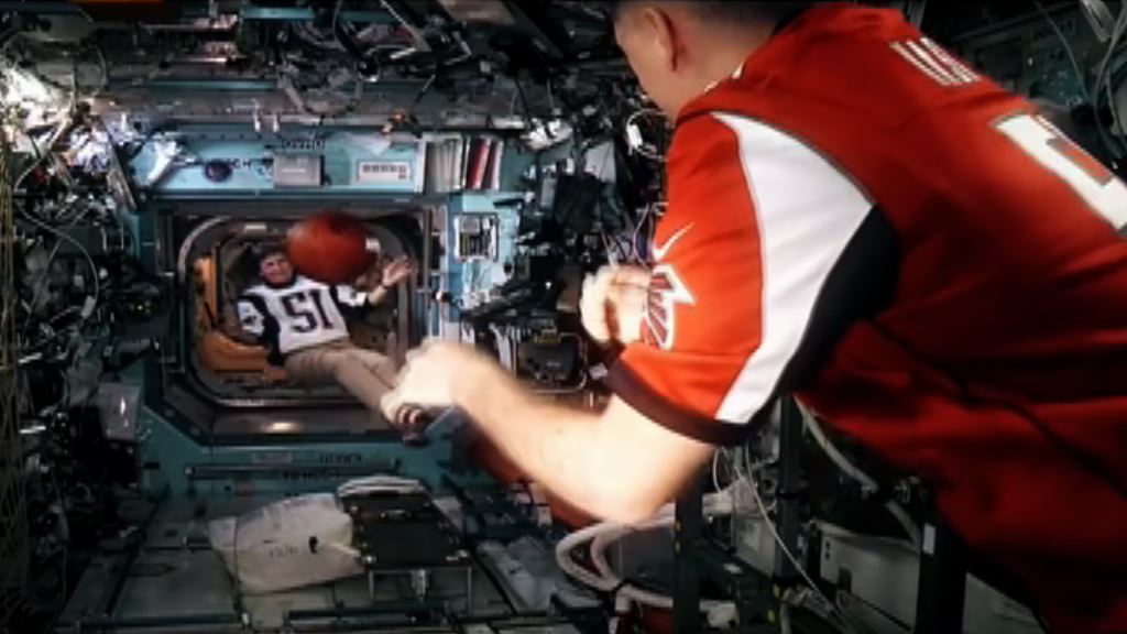 美國太空人共同投入超級碗熱潮