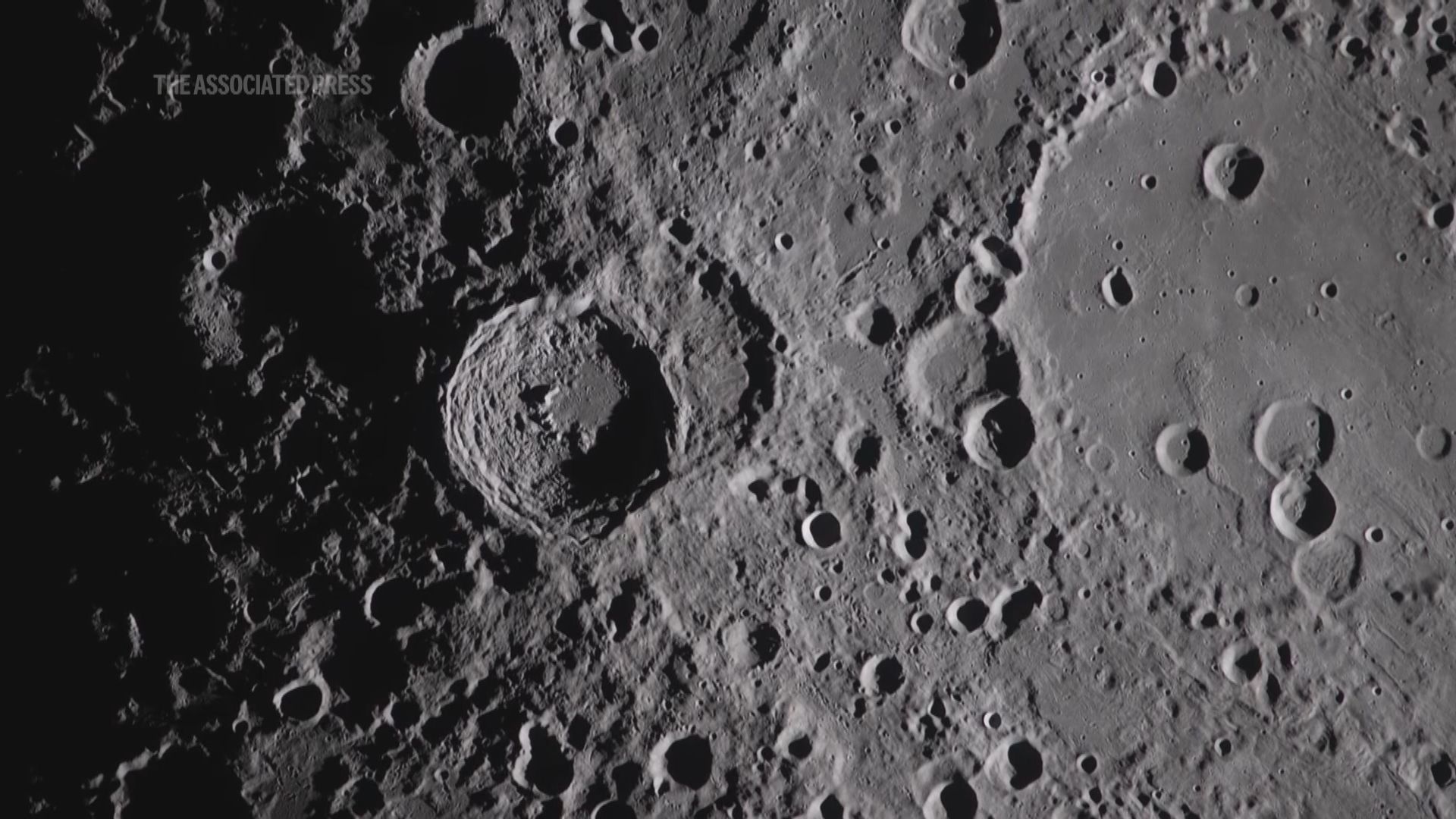 SpaceX火箭殘骸墜落月球形成18米闊撞擊坑