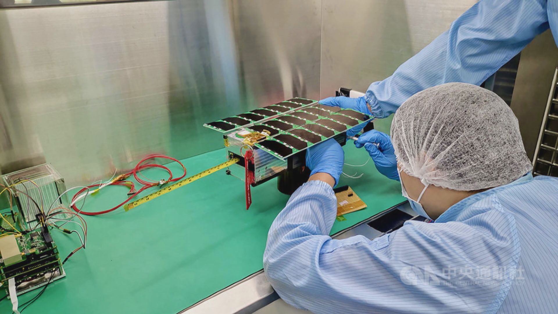 SpaceX火箭搭載衛星升空　包括台灣研製小型衛星