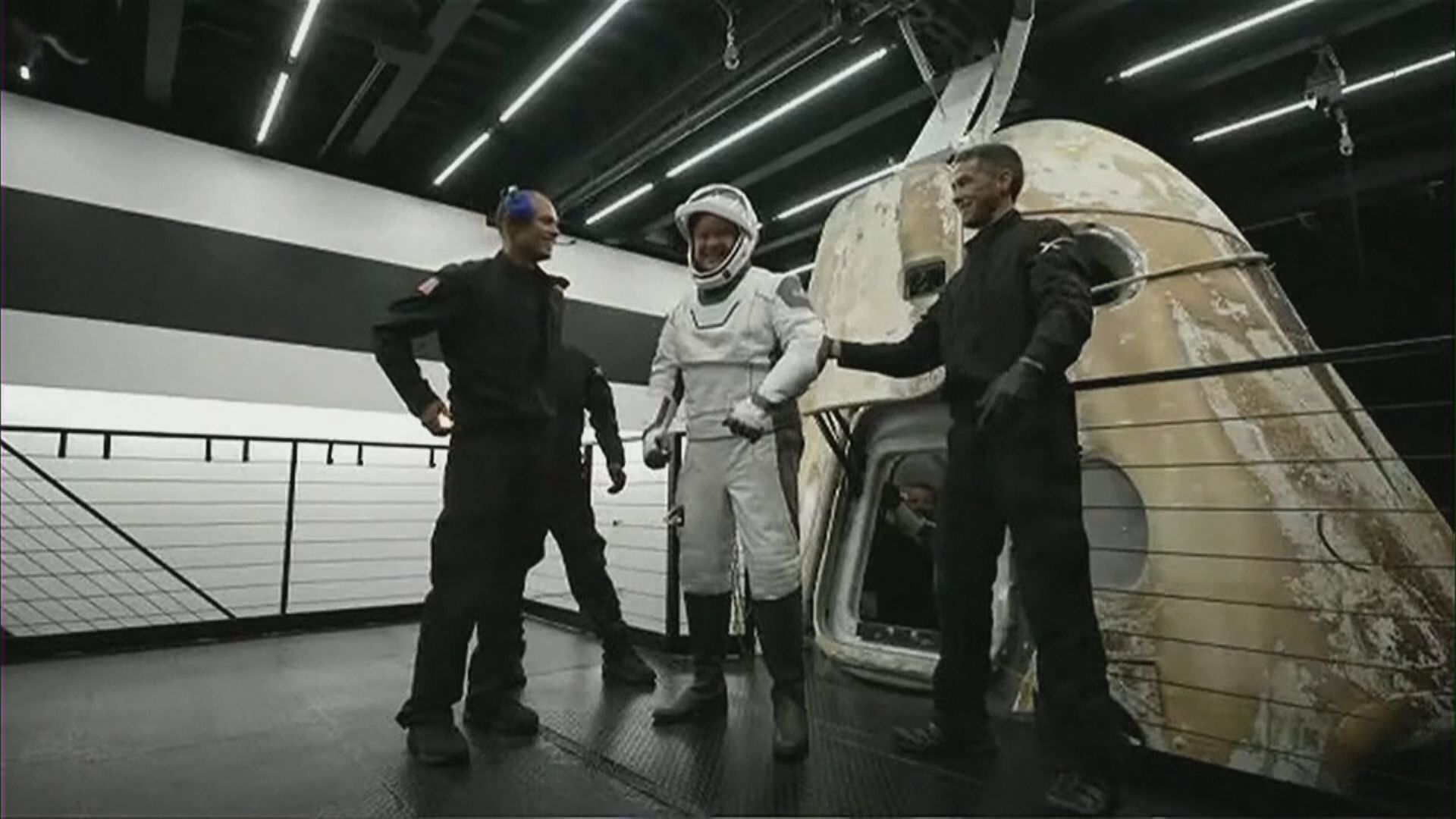 SpaceX四名太空旅客返回地球