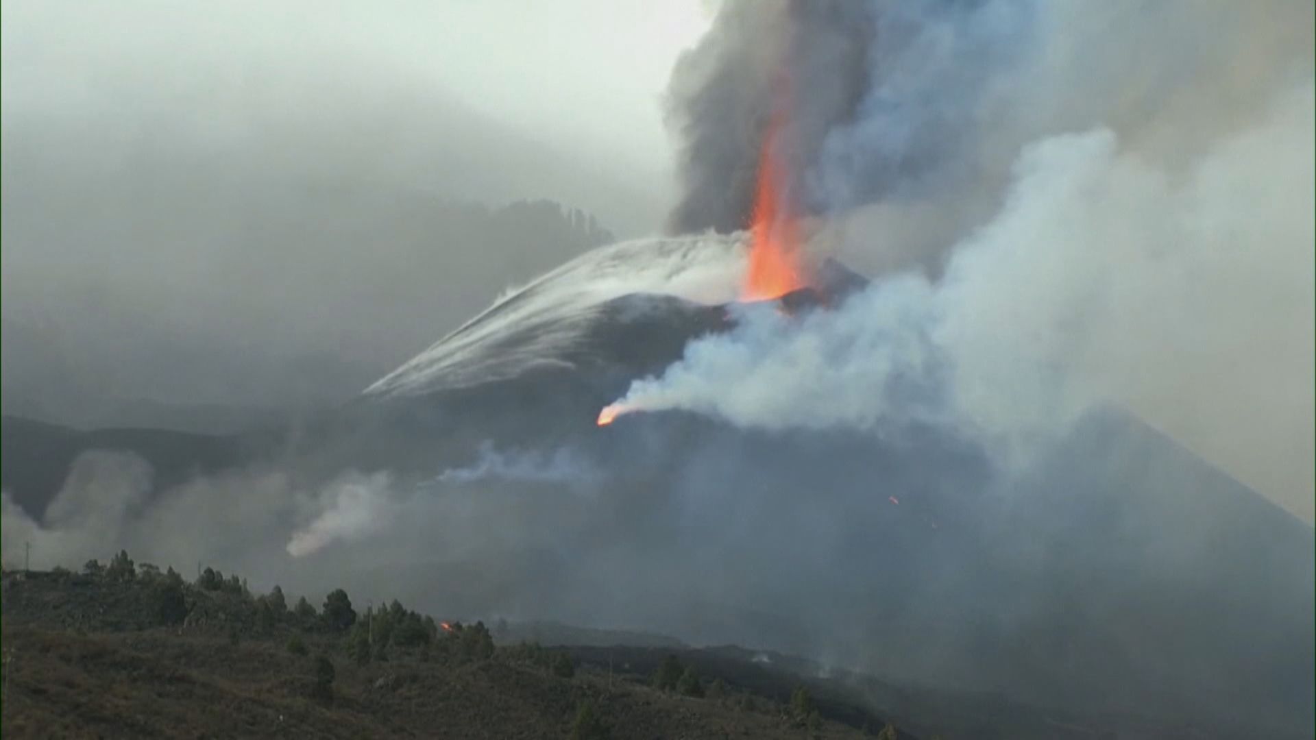 西班牙拉帕爾馬島火山繼續有熔岩流出