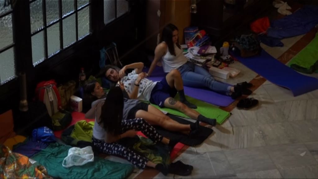 加泰羅尼亞公投在即　警要求民眾離開票站