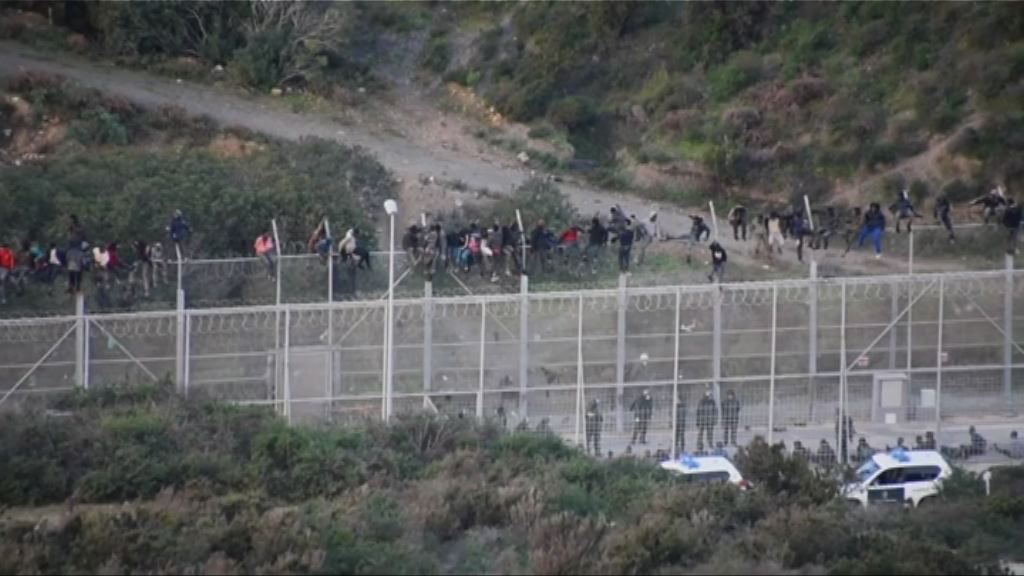 逾千人元旦日闖西班牙北非領地