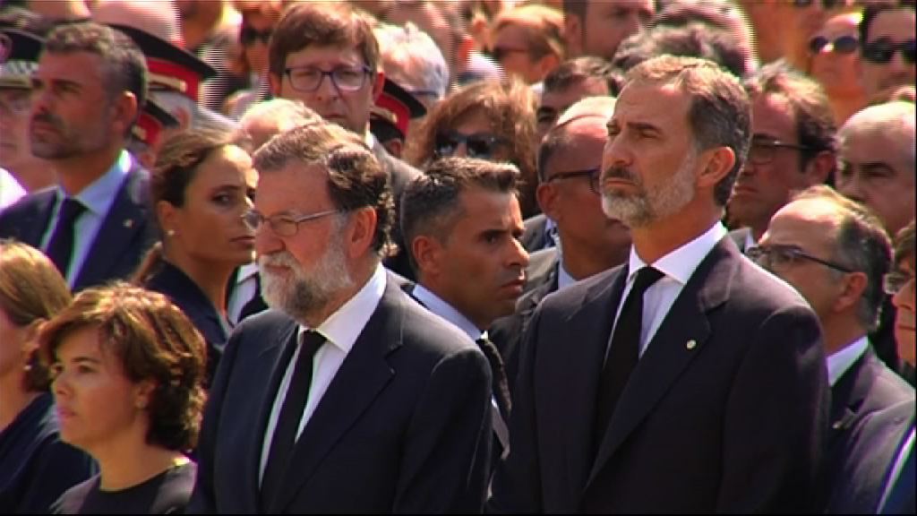 巴塞恐襲　西班牙領袖率領民眾默哀悼死難者