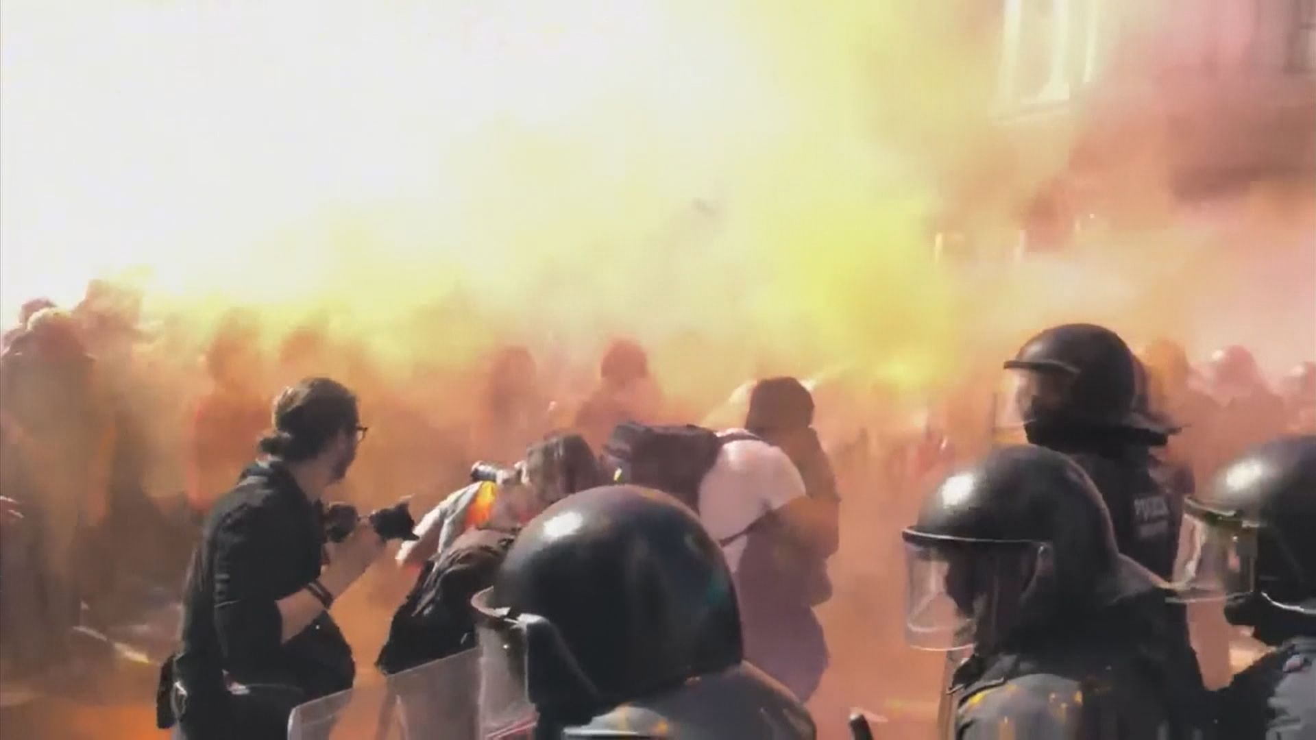 支持加泰獨立民眾與警衝突　多人被捕