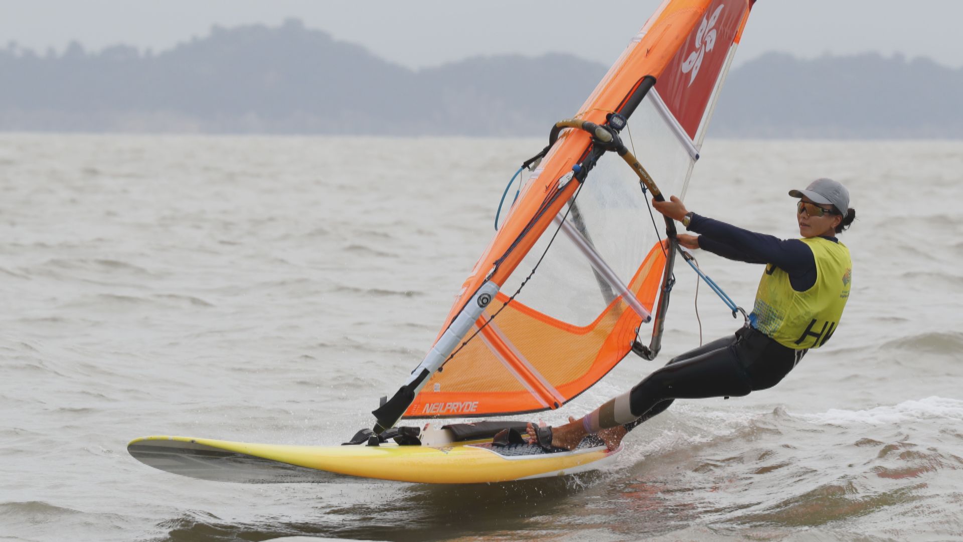 杭州亞運 魏瑋恩於滑浪風帆女子RS:X級別摘銀