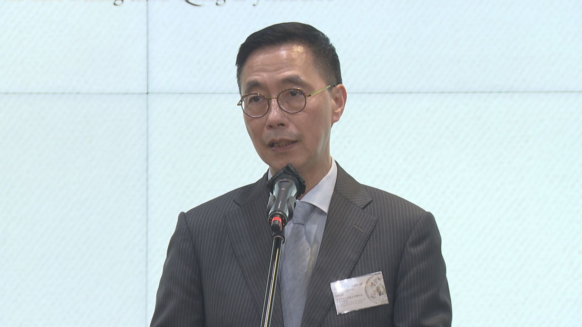 杭州亞殘運 楊潤雄恭賀泳將吳卓恩為港隊奪得首面獎牌