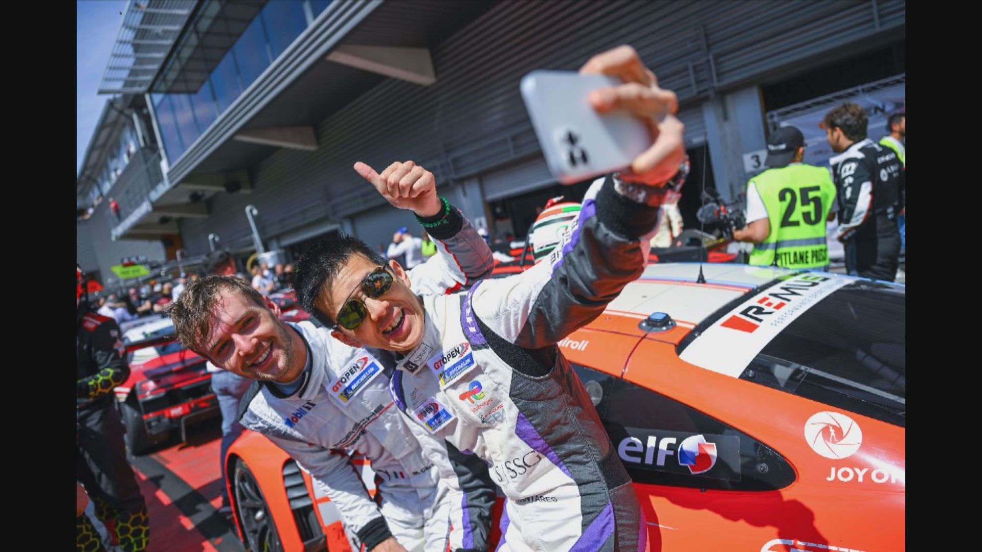 區天駿奪國際GT公開賽職業及業餘混合組冠軍