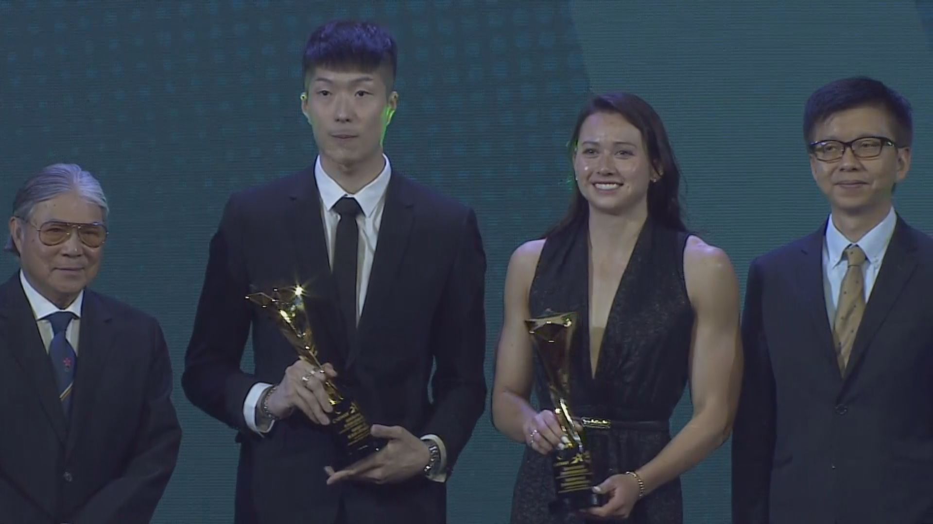 張家朗及何詩蓓蟬聯香港傑出運動員「星中之星」大獎