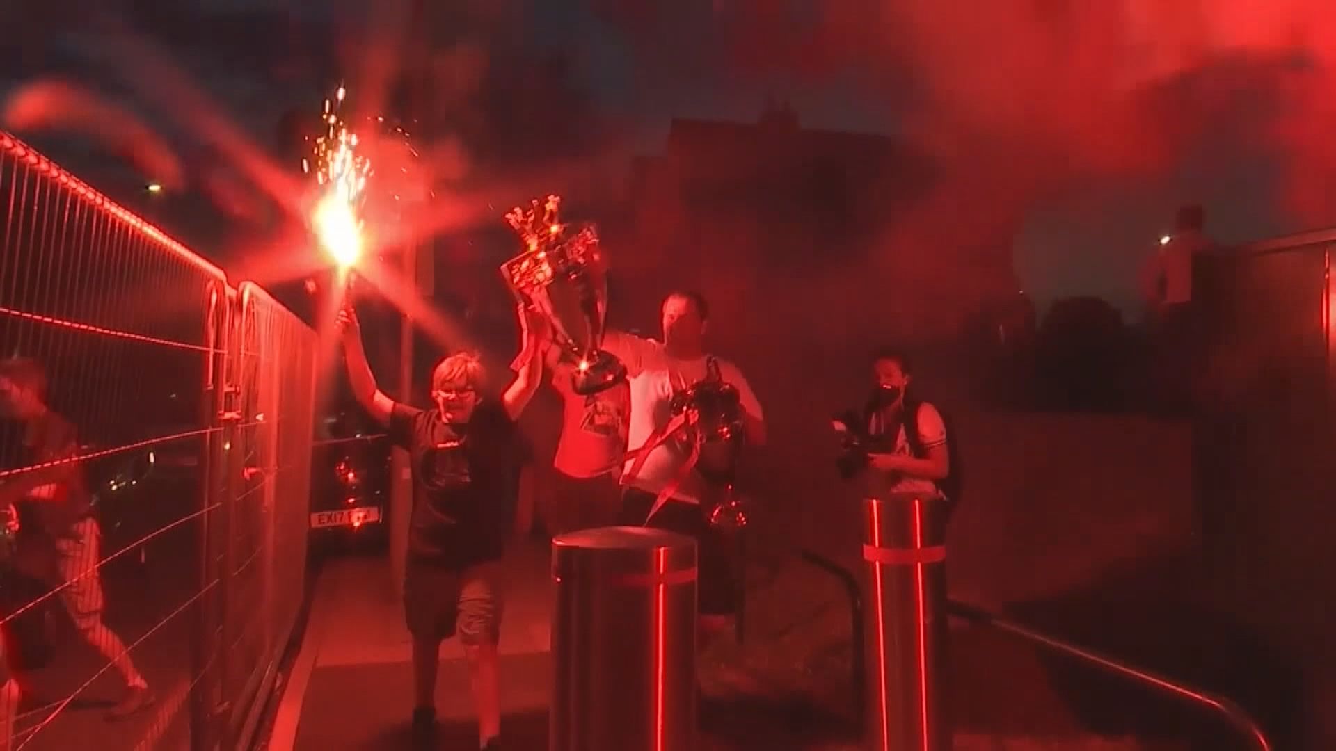 利物浦創英頂級聯賽最快奪冠紀錄　大批球迷湧場外慶祝