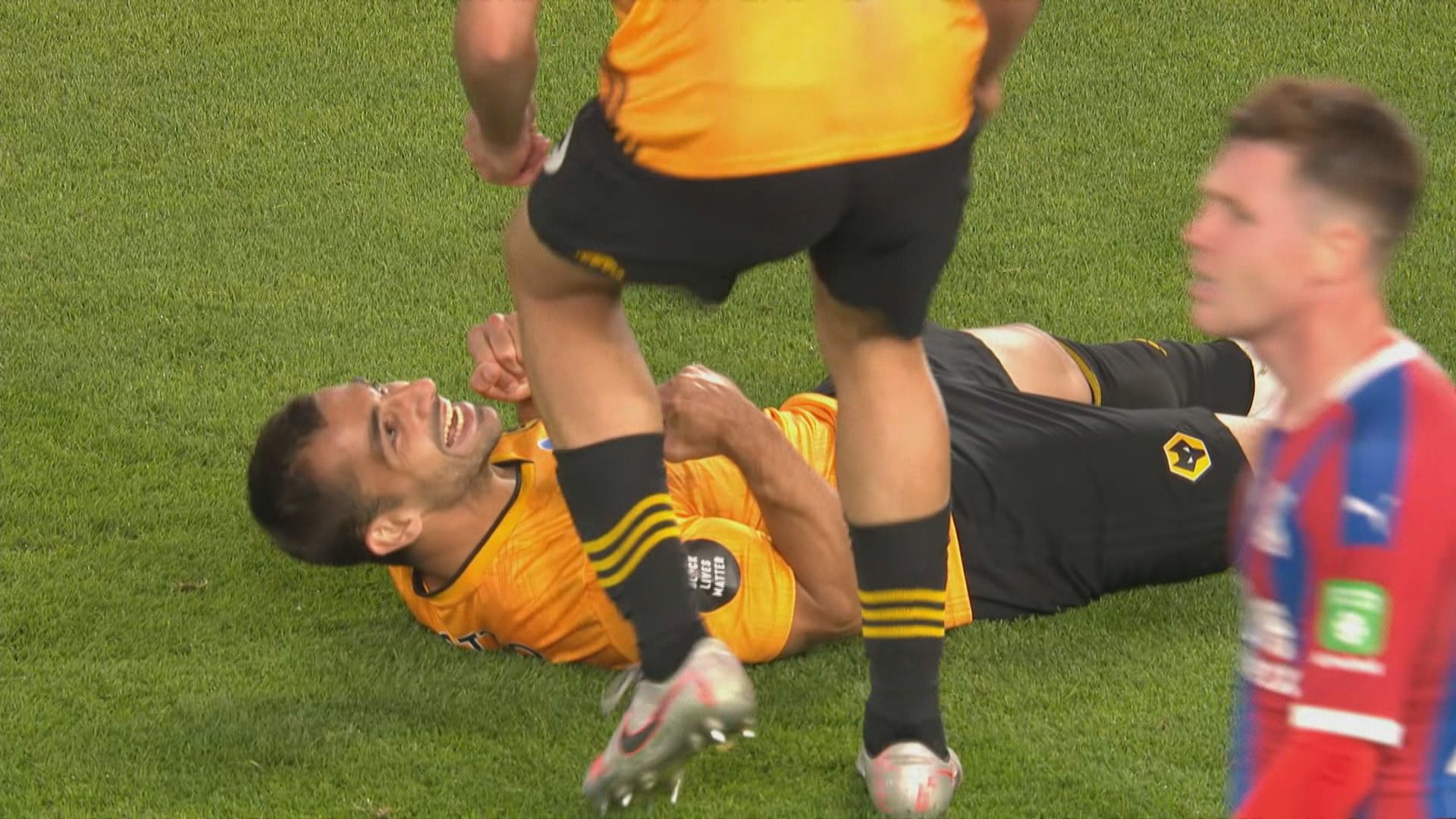 英超　狼隊2:0水晶宮