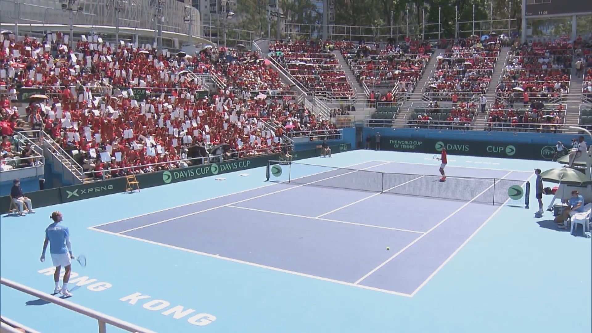 台維斯盃港隊維園出擊　球迷穿紅衣營造「紅海」打氣(陳天朗報道)