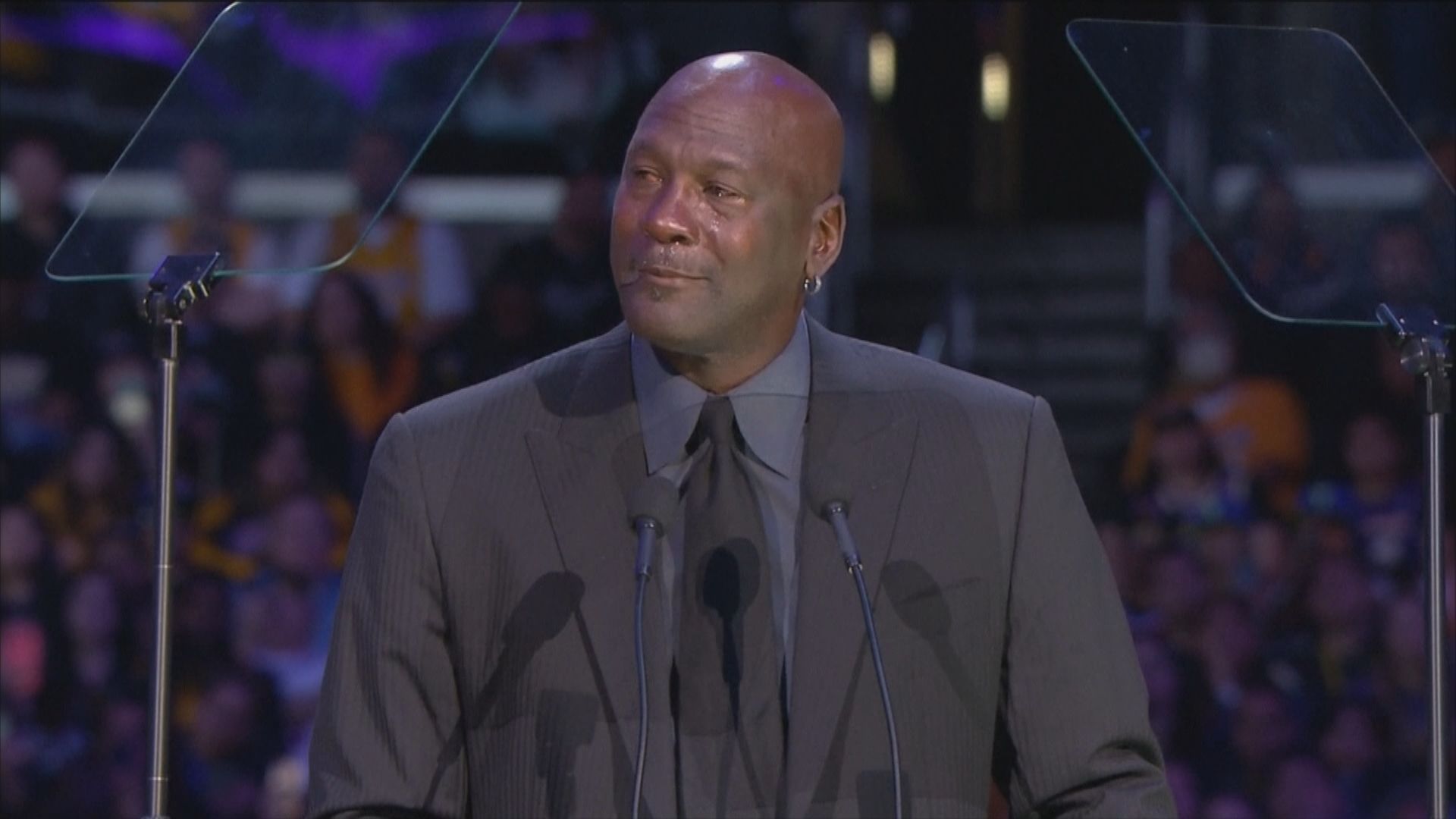 高比拜恩追思會　米高佐敦傷心落淚