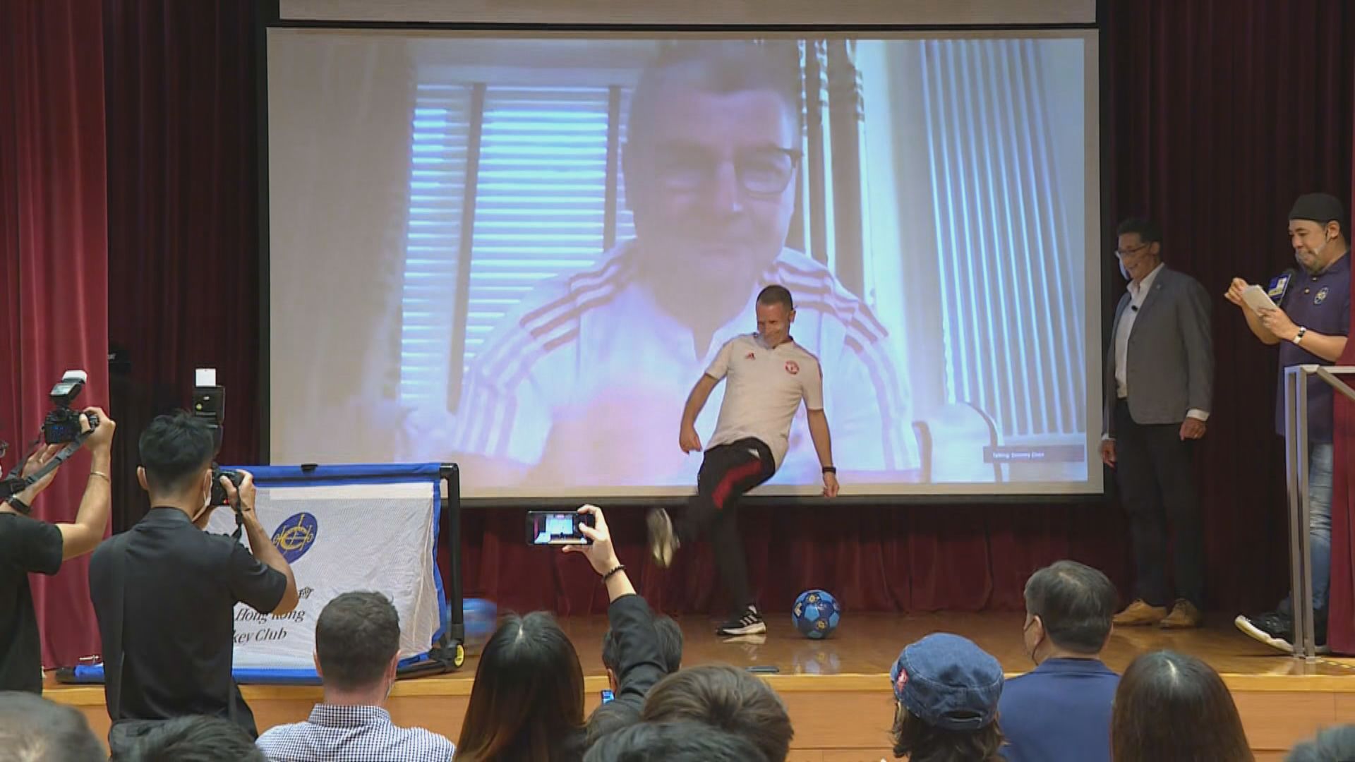 馬會學界足球發展計劃續與英超勁旅曼聯合作