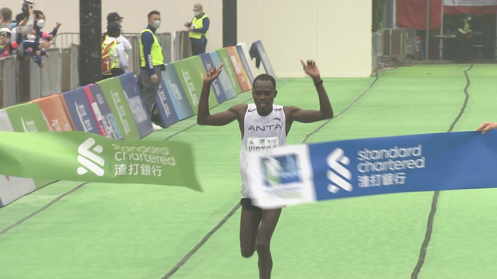 肯尼亞跑手基卓巴贏得全馬冠軍