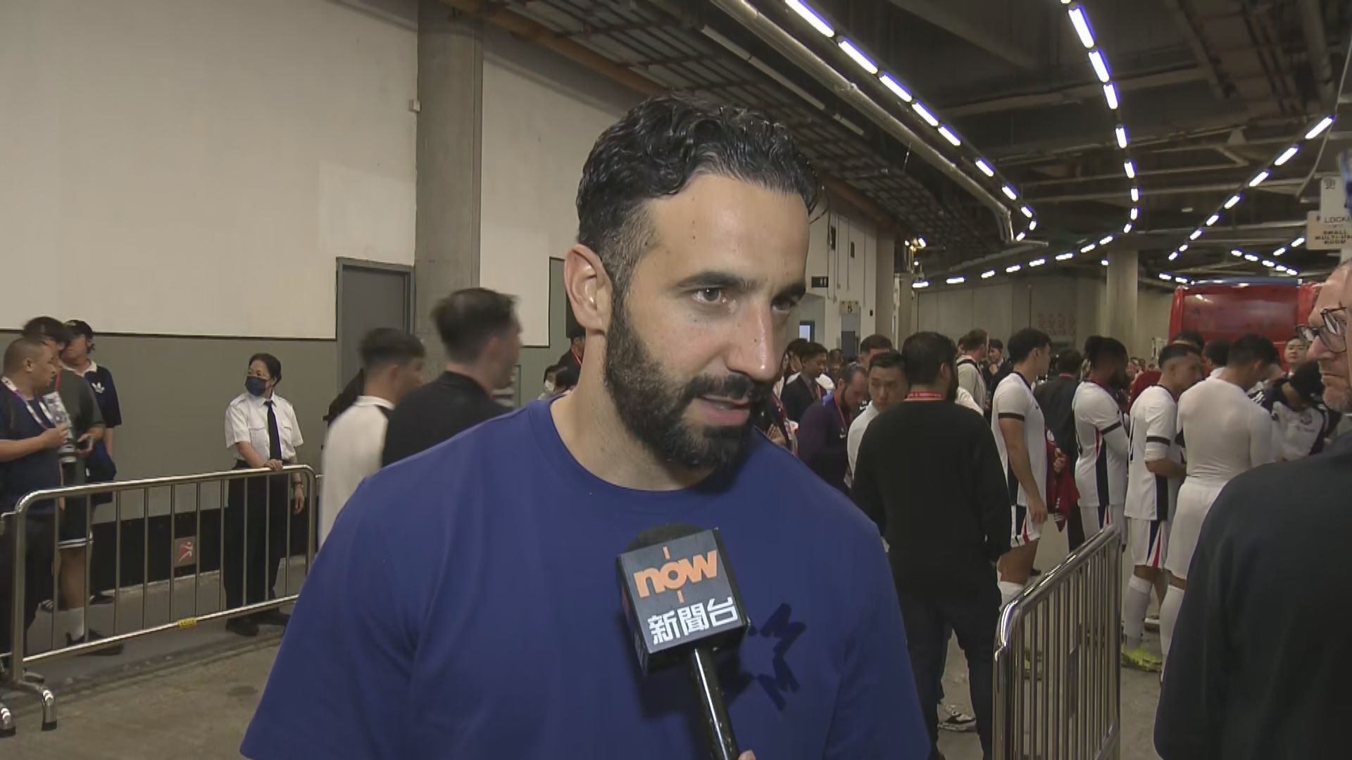 曼聯領隊阿摩廉表示相信般奴費蘭迪斯會留隊