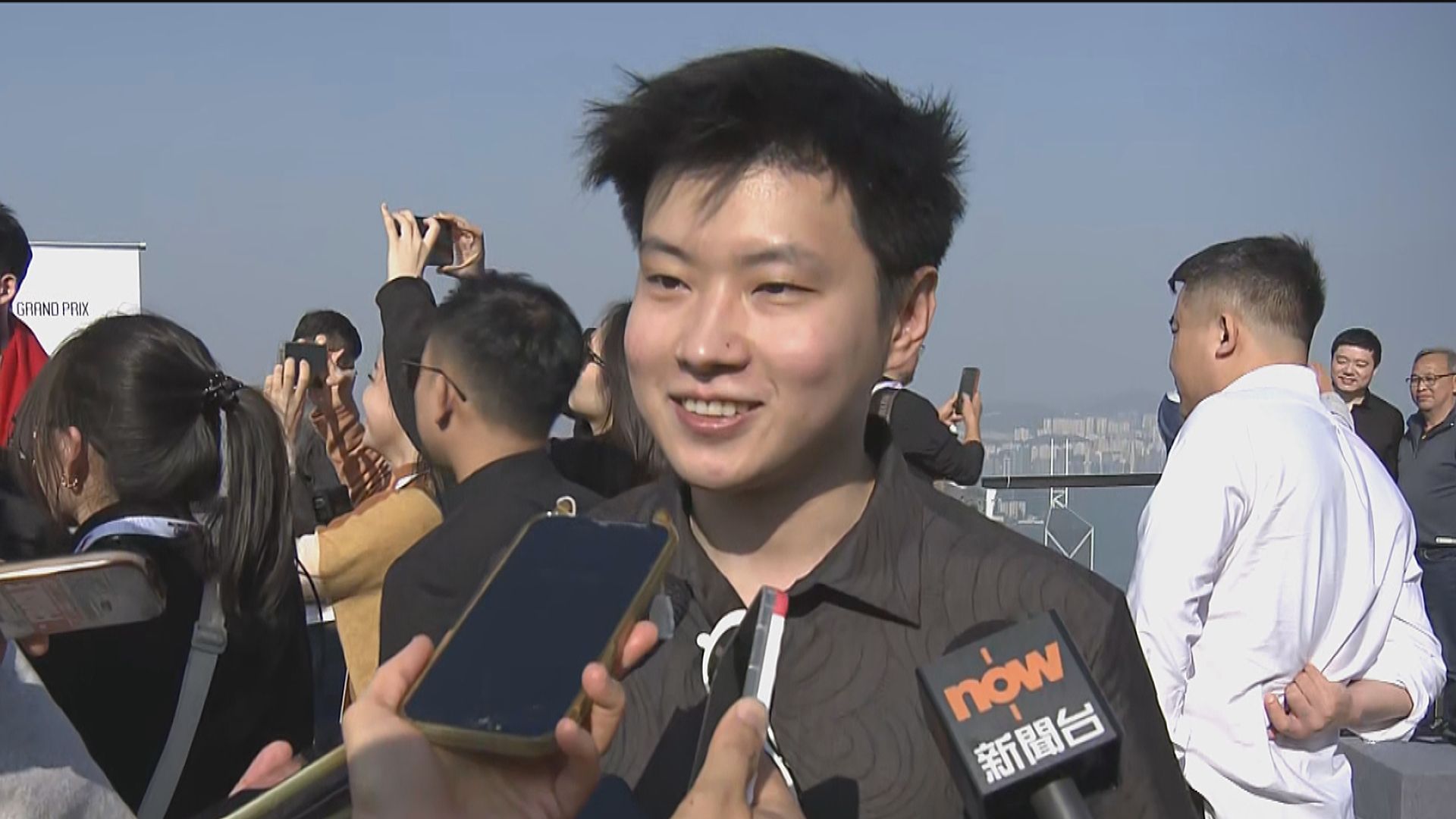 世界桌球大獎賽　趙心童等參賽球手抵港到山頂遊覽