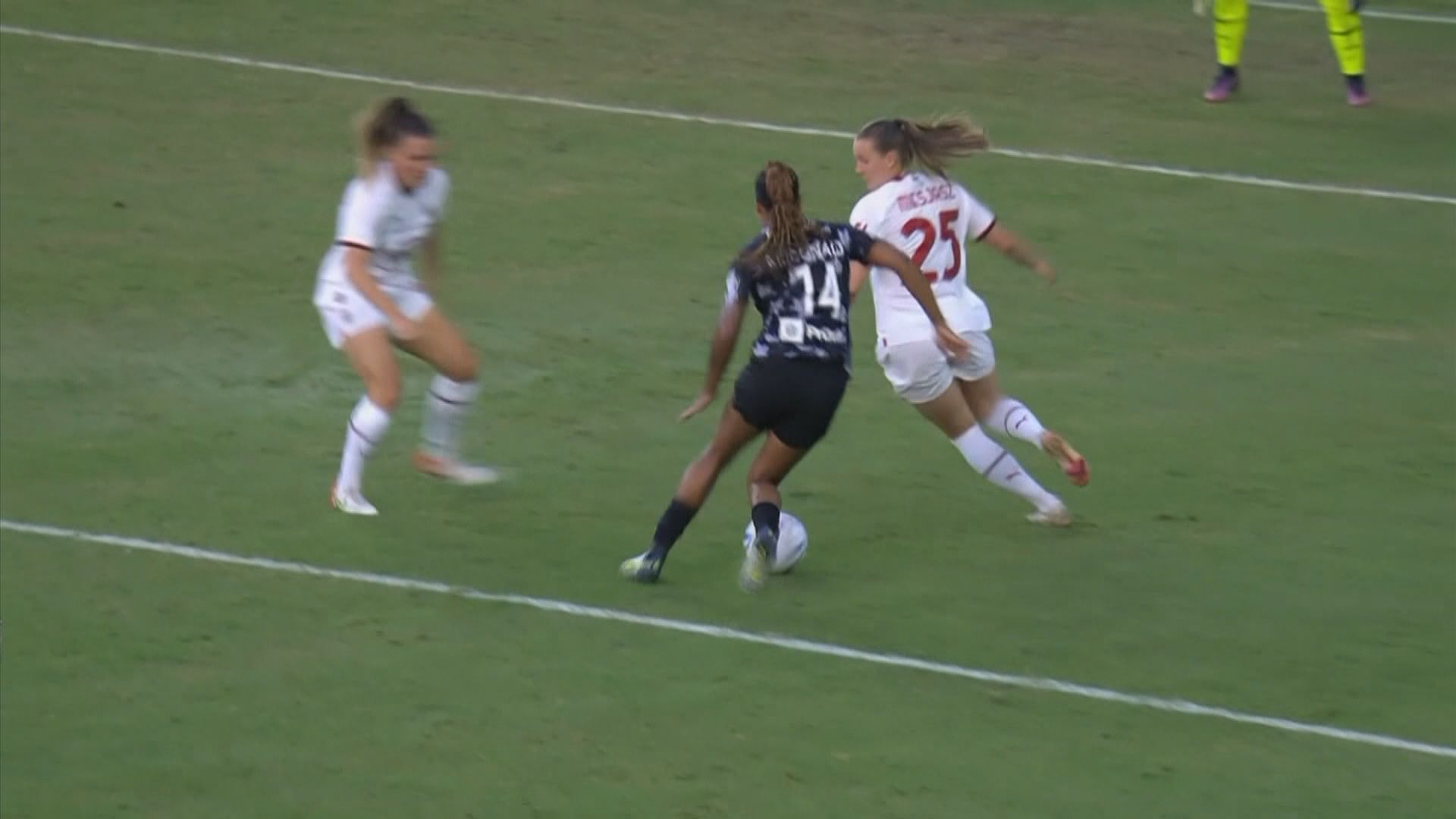 王霜攻入加盟路易斯維爾的首個入球