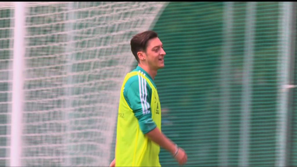 奧斯爾根度簡與土耳其總統合照風波捱批