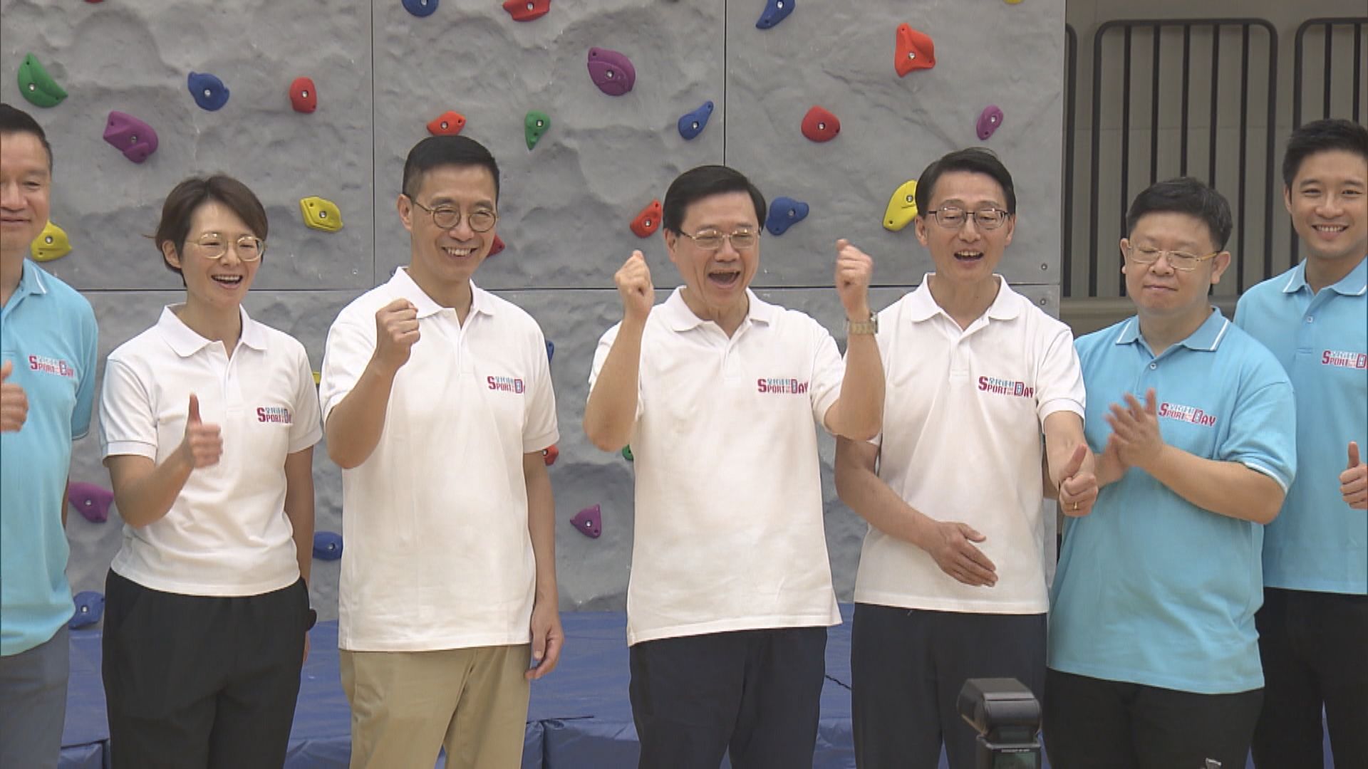 【全民運動日】李家超到深水埗體育館試玩電子劍靶