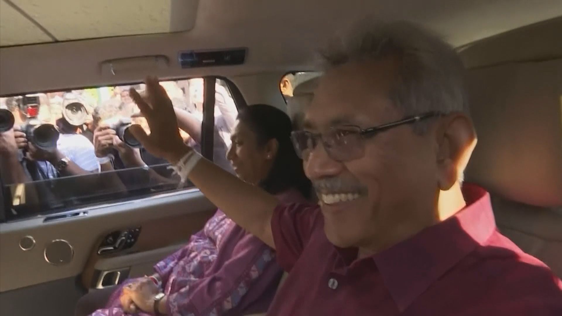 斯里蘭卡總統據報獲新加坡提庇護　大批示威者佔領總理公室要求總理立即下台