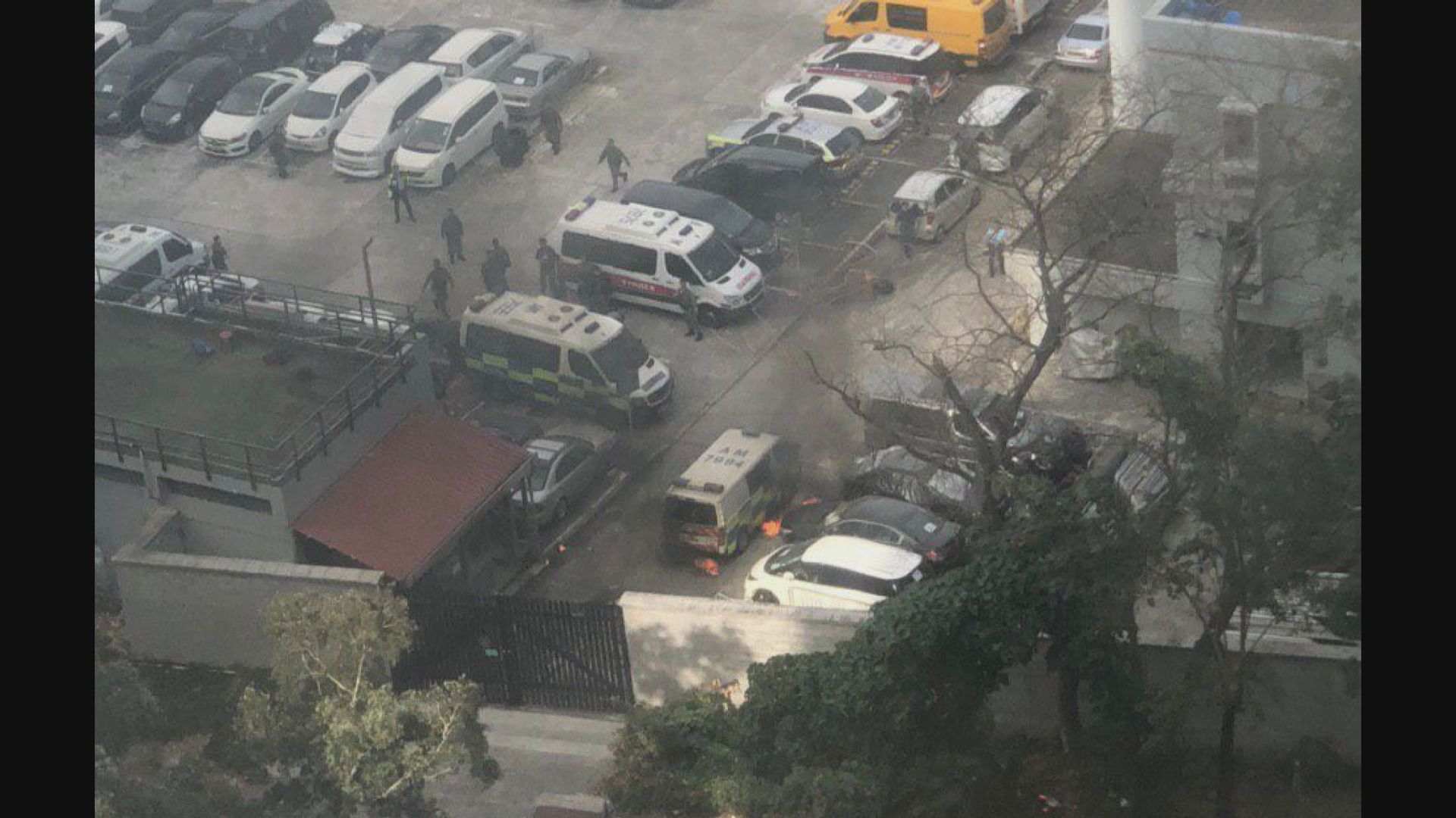 有人向上水警署投擲汽油彈　警施放催淚彈