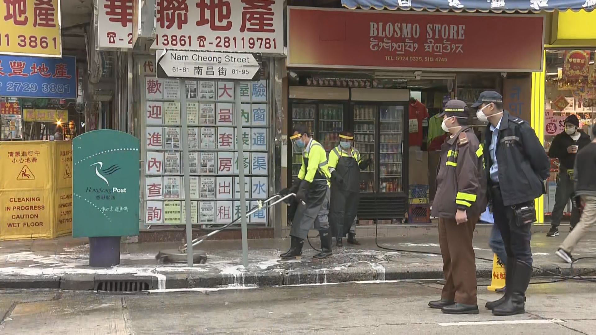 警方及食環署職員巡視南昌街一帶　促商戶清理街上雜物