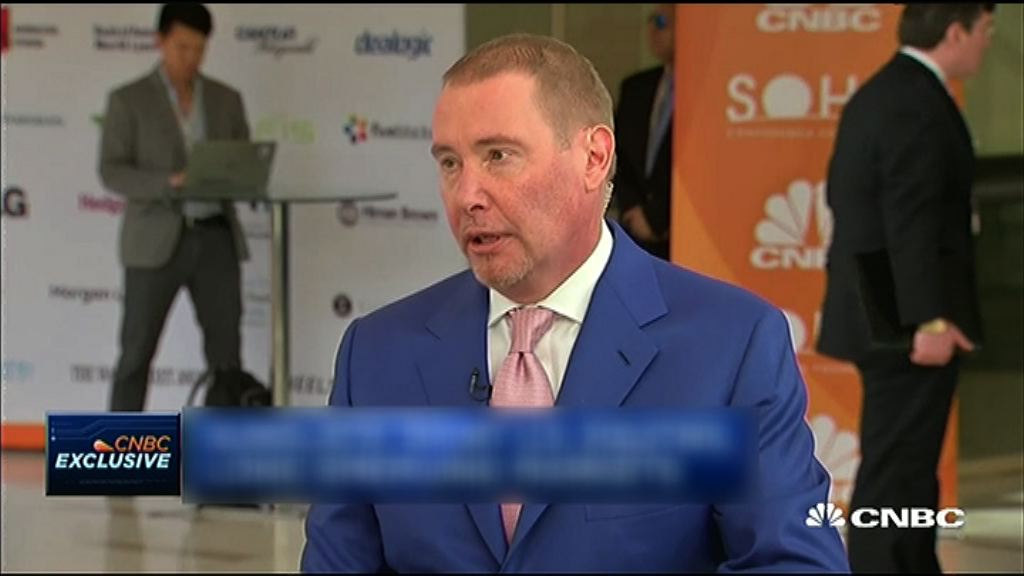 【新債王教路】岡拉克：沽標指轉倉新興市場股票