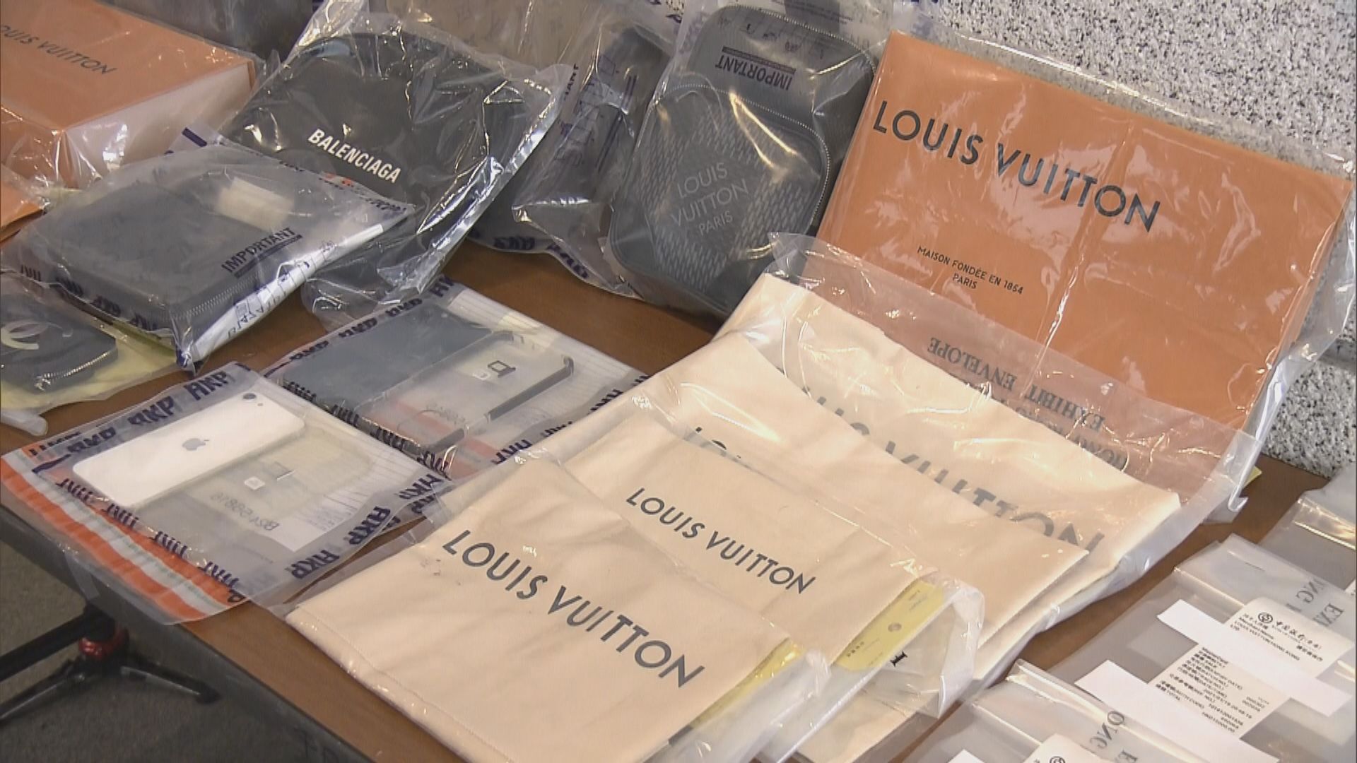 警拘三人涉跑馬地運動場偷儲物櫃財物　涉20萬元財物