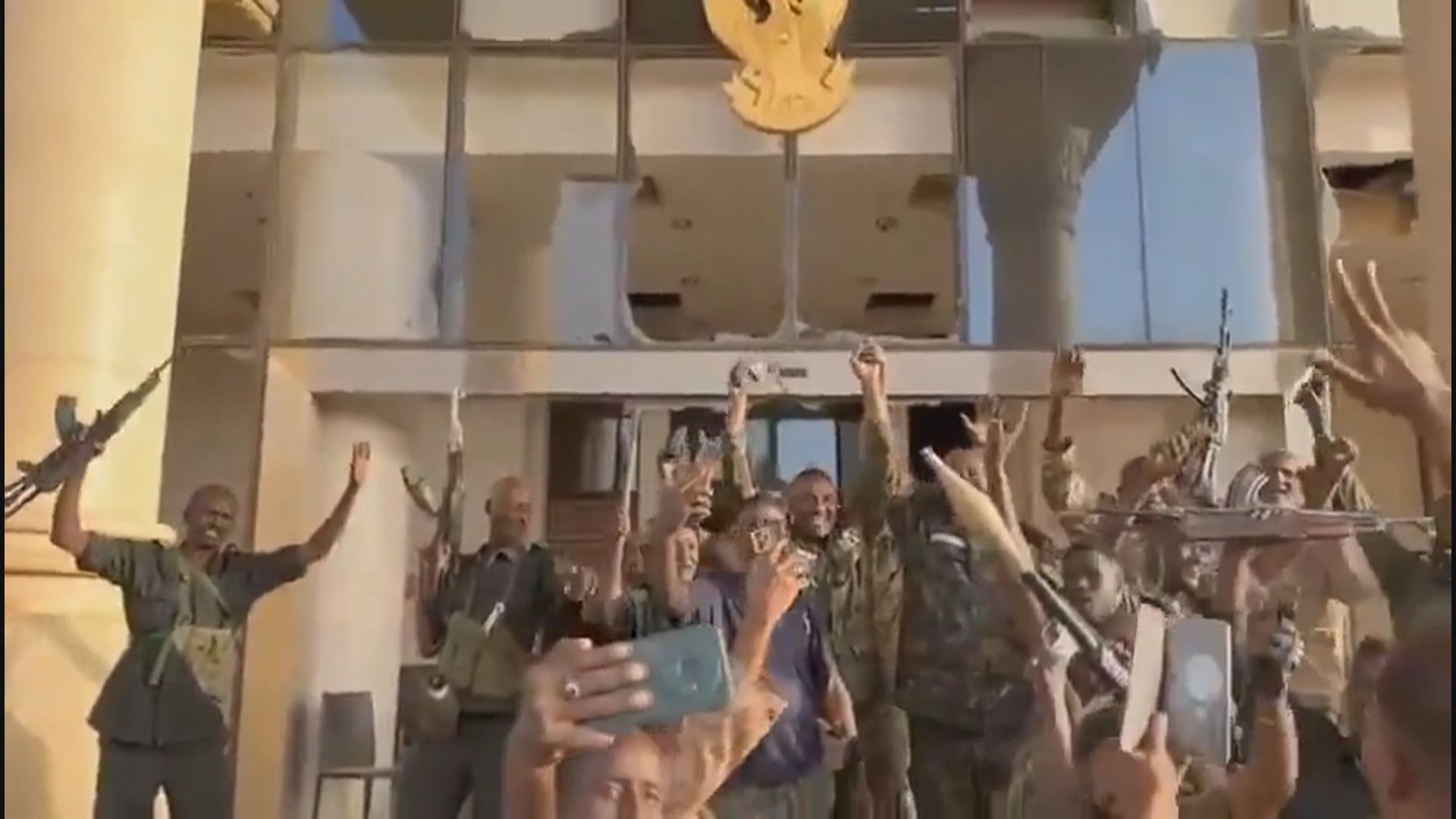 蘇丹爆發內戰近兩年後　政府軍重奪總統府