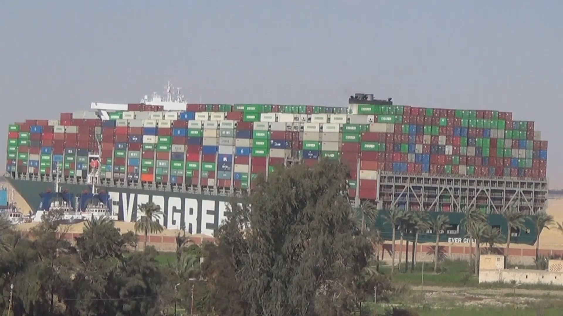 蘇彝士運河擱淺貨輪長賜號據報已浮起