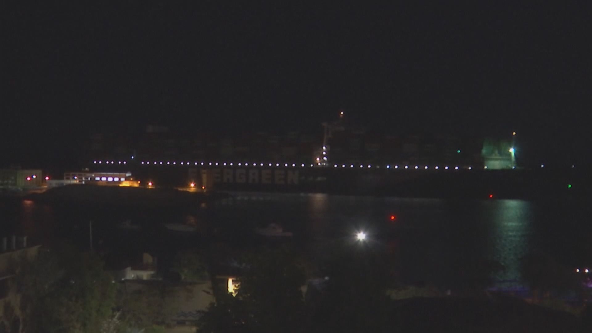 埃及蘇彝士運河恢復運作　全部滯留船隻通過料需時三天