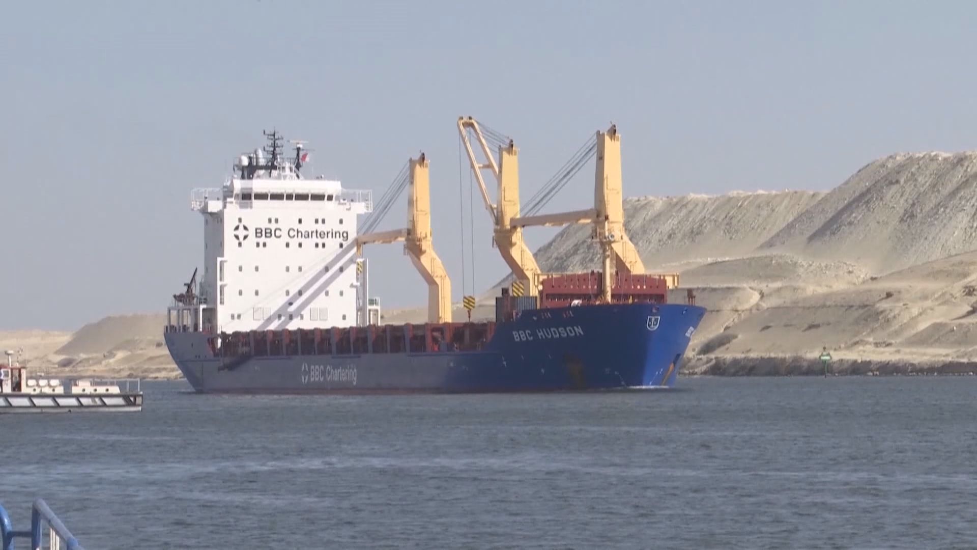 埃及受阻船隻循南北行駛離蘇彝士運河　料四天內回復正常