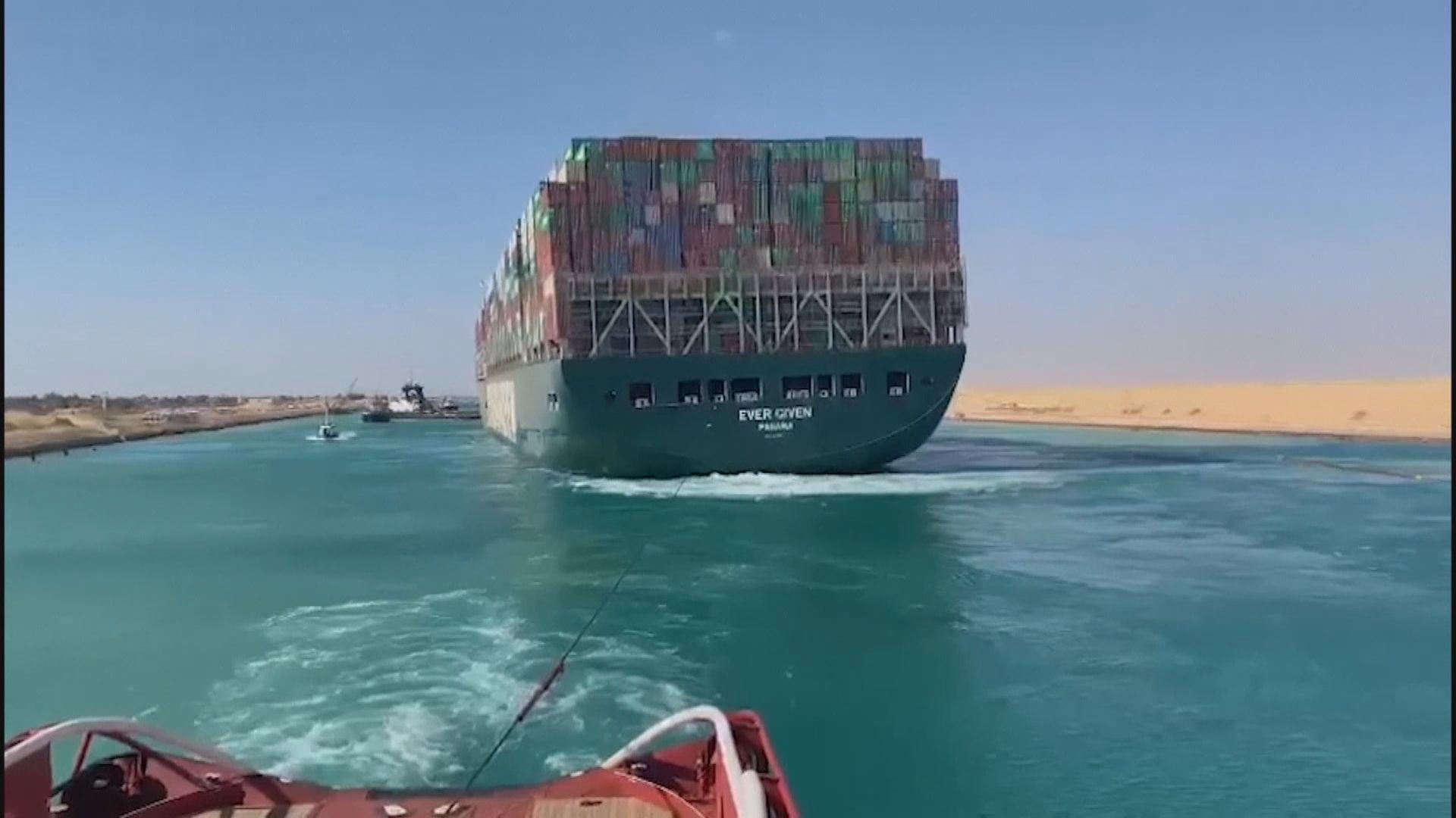 據報貨輪擱淺埃及蘇彝士運河前曾異常加速
